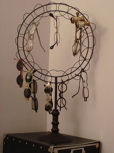 Eyeglass holder from postcard display • Creative Ways to Repurpose Eyeglasses | ecogreenlove