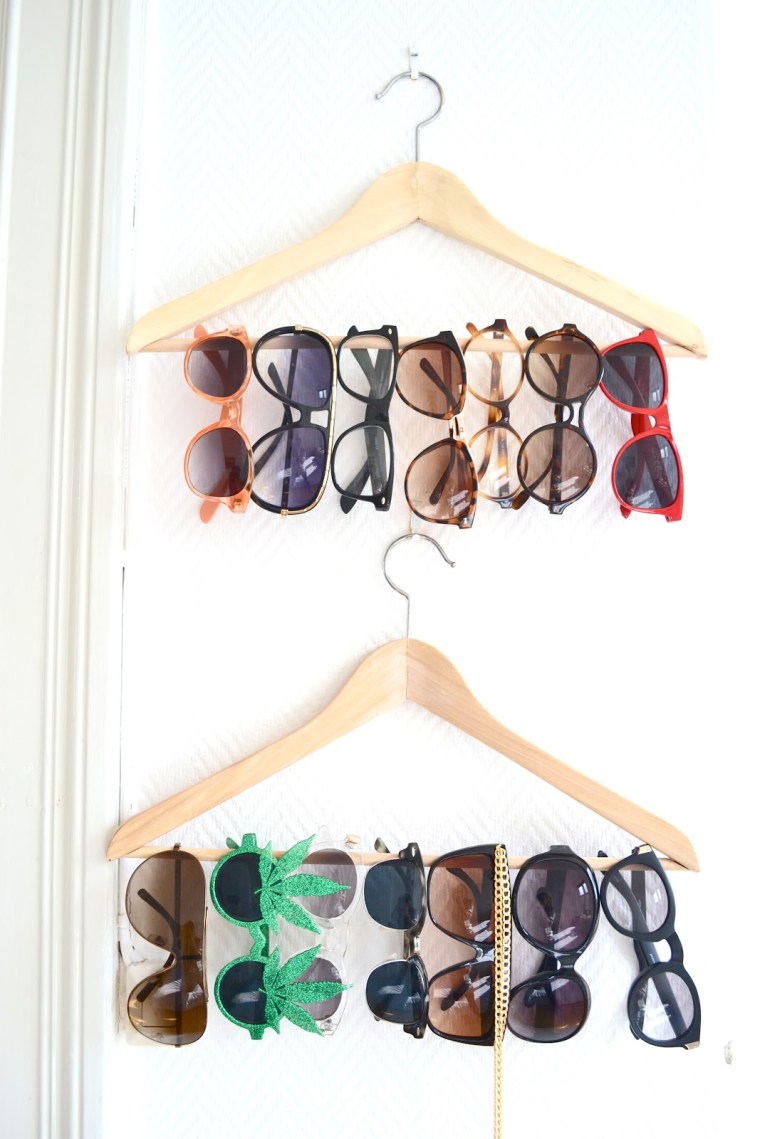 Cloth hanger sunglasses display • Creative Ways to Repurpose Eyeglasses | ecogreenlove